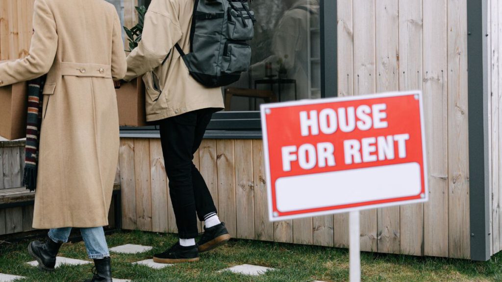 Rent a house/ Appartment